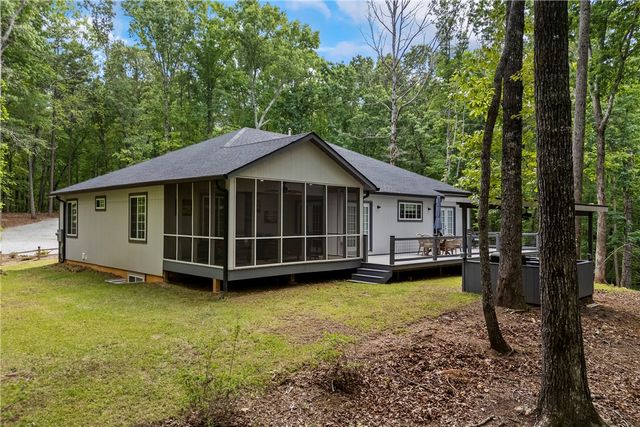 325 Falcon's Nest Road, Walhalla, SC 29691