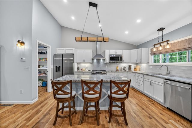 325 Falcon's Nest Road, Walhalla, SC 29691