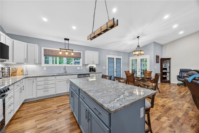 325 Falcon's Nest Road, Walhalla, SC 29691