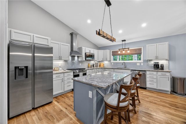 325 Falcon's Nest Road, Walhalla, SC 29691