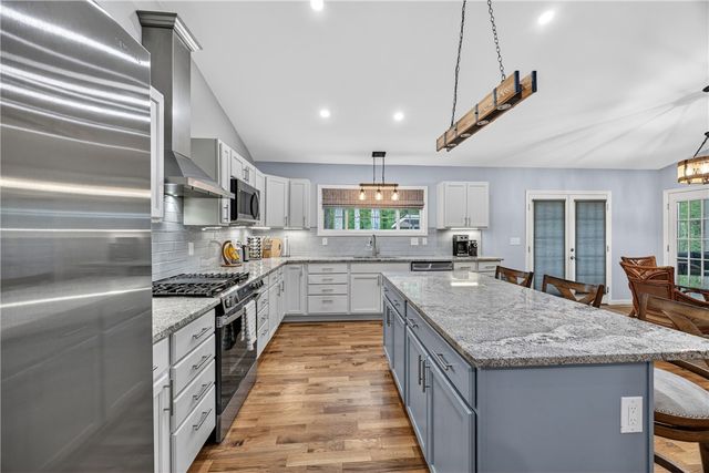 325 Falcon's Nest Road, Walhalla, SC 29691