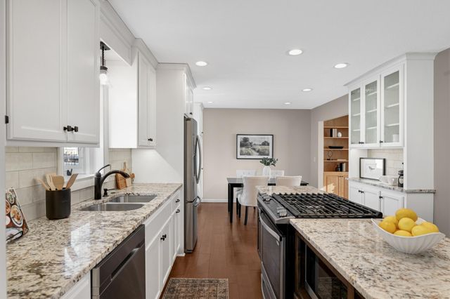 9622 Toledo Circle, Bloomington, MN 55437