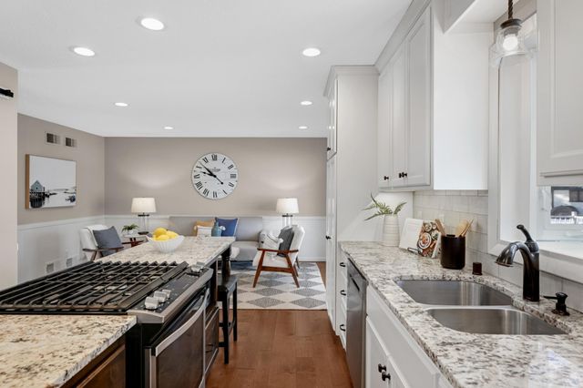 9622 Toledo Circle, Bloomington, MN 55437