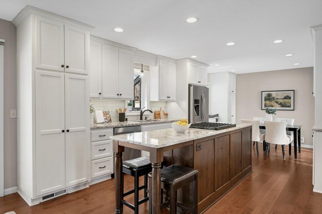 9622 Toledo Circle, Bloomington, MN 55437