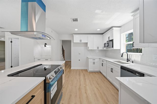 3311 Knoll Manor Drive, Houston, TX 77345