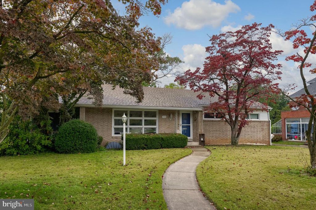 633 COUNTRY CLUB RD, York, PA 17403