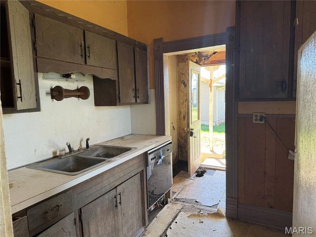 718 E Main Street, Richland, MO 65556