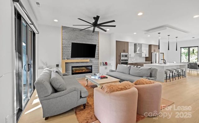 2712 N Davidson Street, Charlotte, NC 28205