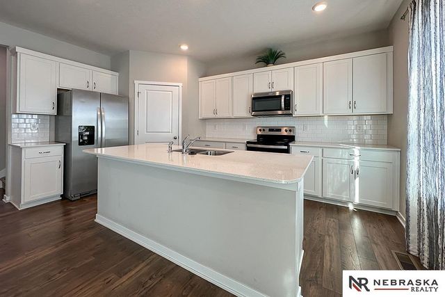 8811 S 65th, Papillion, NE 68157