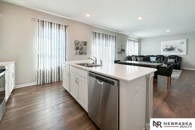 8811 S 65th, Papillion, NE 68157