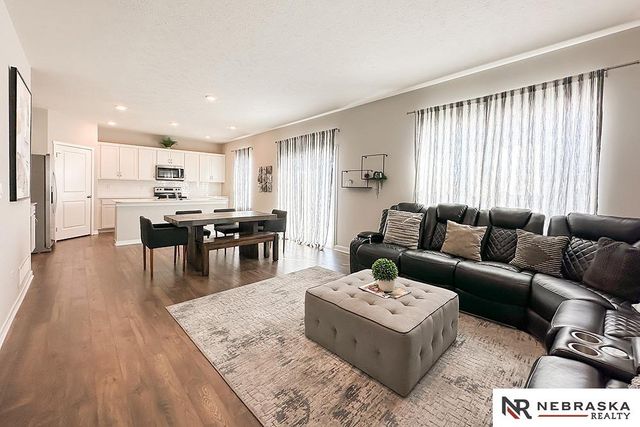 8811 S 65th, Papillion, NE 68157