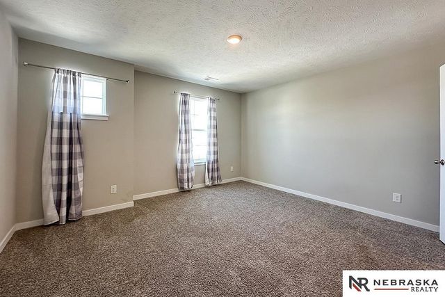 8811 S 65th, Papillion, NE 68157
