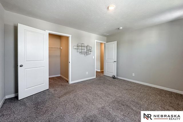 8811 S 65th, Papillion, NE 68157