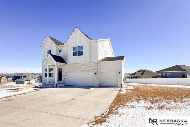 8811 S 65th, Papillion, NE 68157