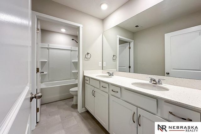 8811 S 65th, Papillion, NE 68157