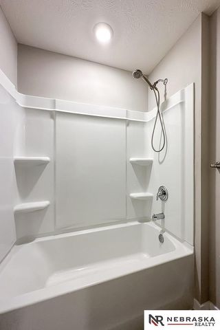 8811 S 65th, Papillion, NE 68157