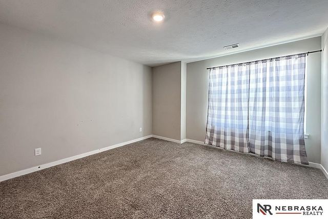 8811 S 65th, Papillion, NE 68157