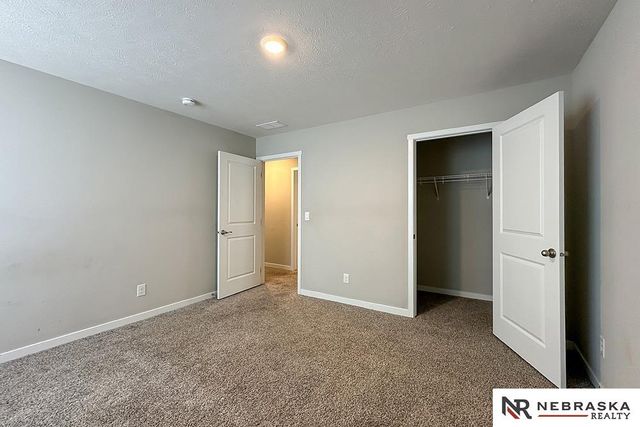 8811 S 65th, Papillion, NE 68157