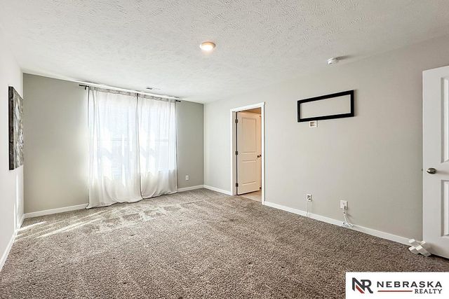 8811 S 65th, Papillion, NE 68157