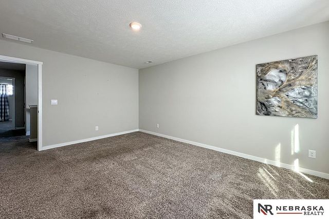 8811 S 65th, Papillion, NE 68157