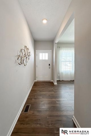 8811 S 65th, Papillion, NE 68157