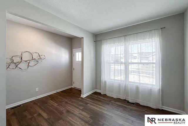 8811 S 65th, Papillion, NE 68157