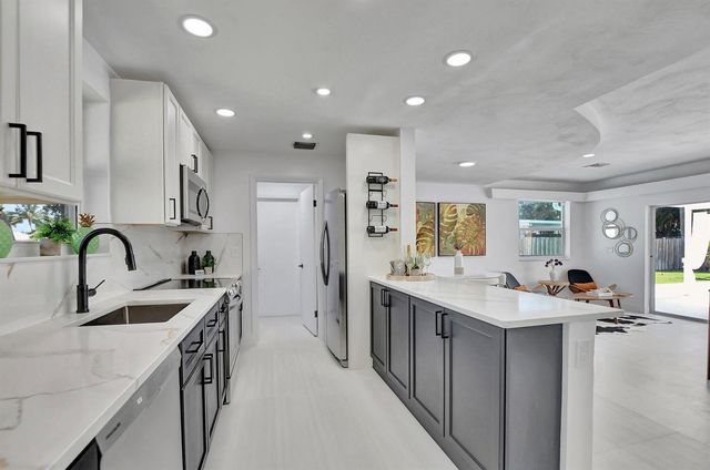 832 SW 10th Avenue, Boca Raton, FL 33486