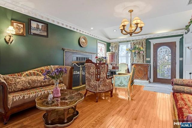 12-17 Roosevelt Place, Fair Lawn, NJ 07410