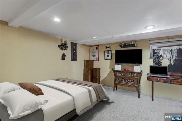 12-17 Roosevelt Place, Fair Lawn, NJ 07410