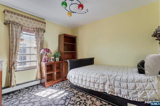 12-17 Roosevelt Place, Fair Lawn, NJ 07410
