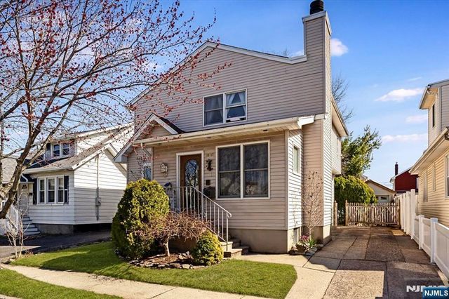 12-17 Roosevelt Place, Fair Lawn, NJ 07410
