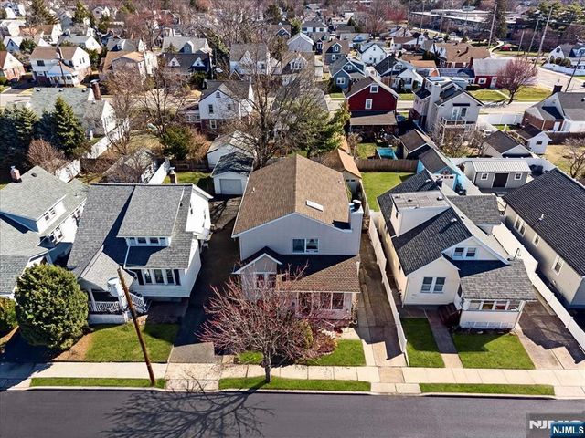 12-17 Roosevelt Place, Fair Lawn, NJ 07410