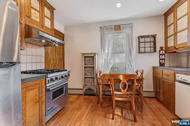 12-17 Roosevelt Place, Fair Lawn, NJ 07410