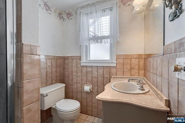 12-17 Roosevelt Place, Fair Lawn, NJ 07410