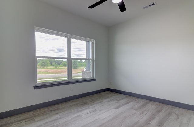 604 N Acacia Avenue, Clever, MO 65631