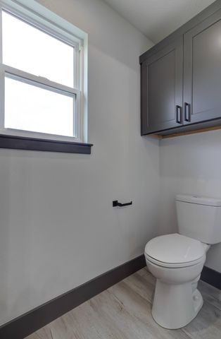 604 N Acacia Avenue, Clever, MO 65631