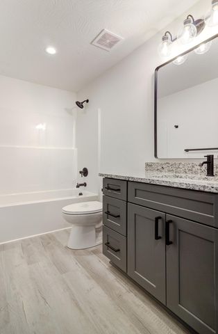 604 N Acacia Avenue, Clever, MO 65631