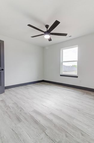604 N Acacia Avenue, Clever, MO 65631