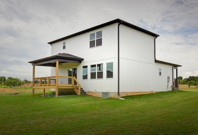 604 N Acacia Avenue, Clever, MO 65631