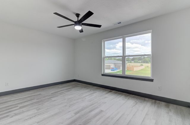 604 N Acacia Avenue, Clever, MO 65631