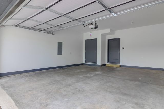 604 N Acacia Avenue, Clever, MO 65631