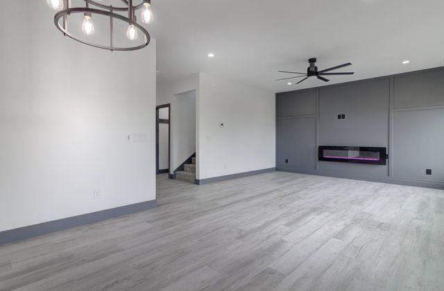 604 N Acacia Avenue, Clever, MO 65631