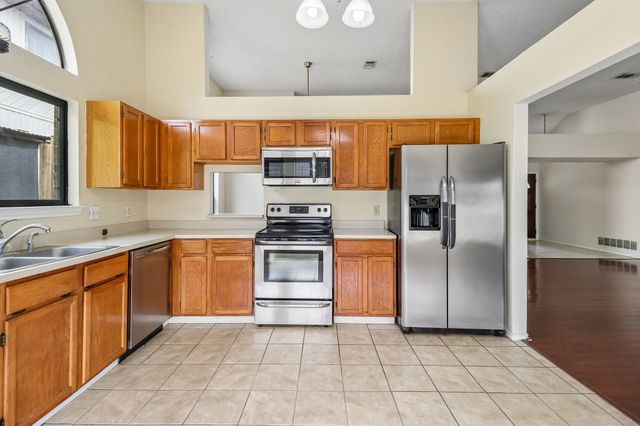 519 Kessler Street, Grand Prairie, TX 75052