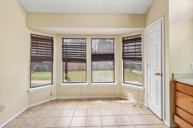 519 Kessler Street, Grand Prairie, TX 75052