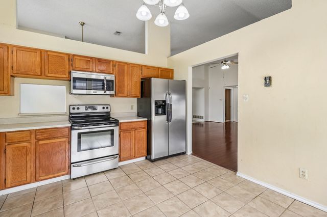 519 Kessler Street, Grand Prairie, TX 75052