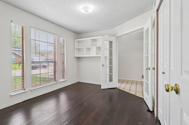 519 Kessler Street, Grand Prairie, TX 75052