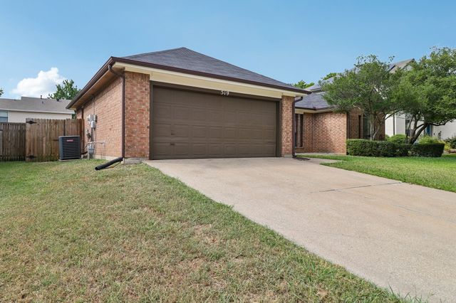 519 Kessler Street, Grand Prairie, TX 75052