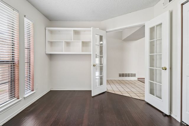 519 Kessler Street, Grand Prairie, TX 75052
