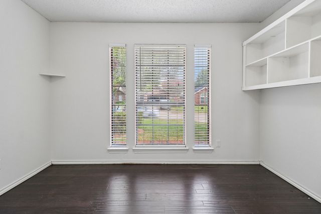 519 Kessler Street, Grand Prairie, TX 75052