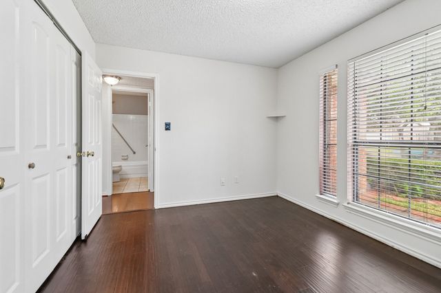 519 Kessler Street, Grand Prairie, TX 75052